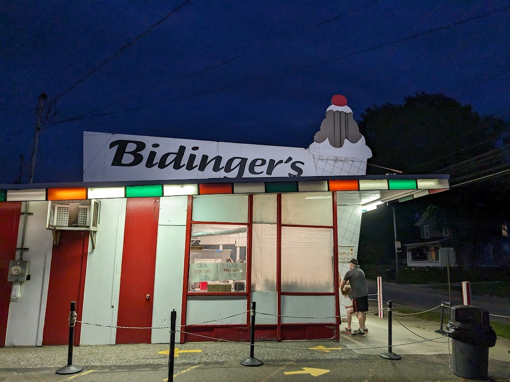 Bidingers Ice Cream | 410 College St, Wadsworth, OH 44281, USA | Phone: (330) 336-3392