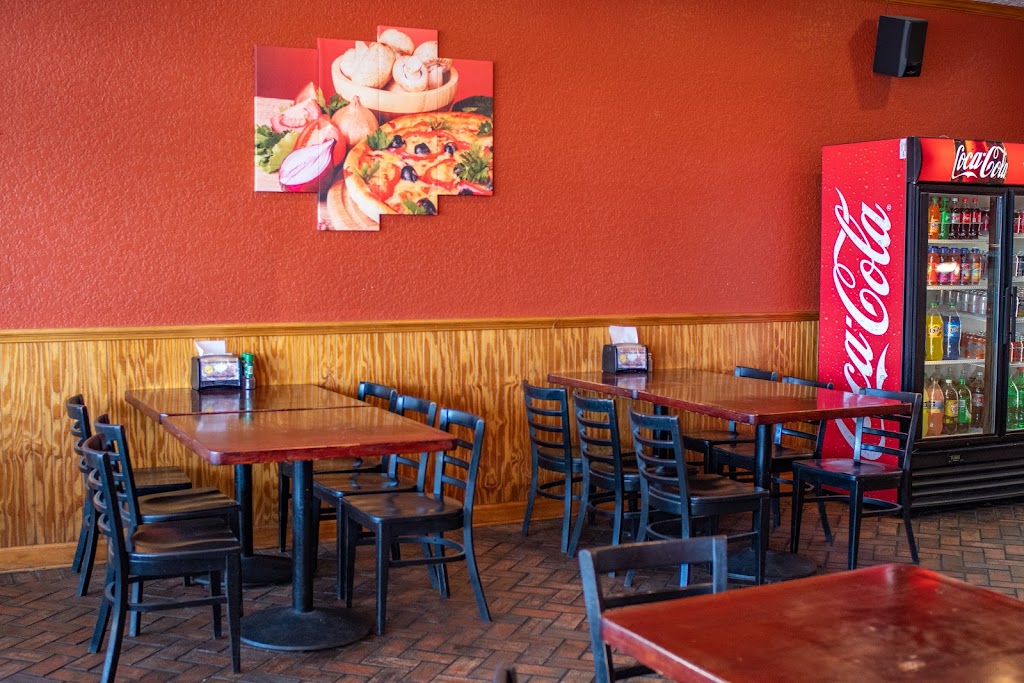 Julias Pizza | 5075 Edgewater Dr, Orlando, FL 32810, USA | Phone: (407) 295-1800