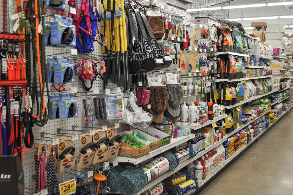 Spikes & Houles Feed, Seed, & Pet Supply | 5135 Oak St, Maple Plain, MN 55359, USA | Phone: (763) 479-2123