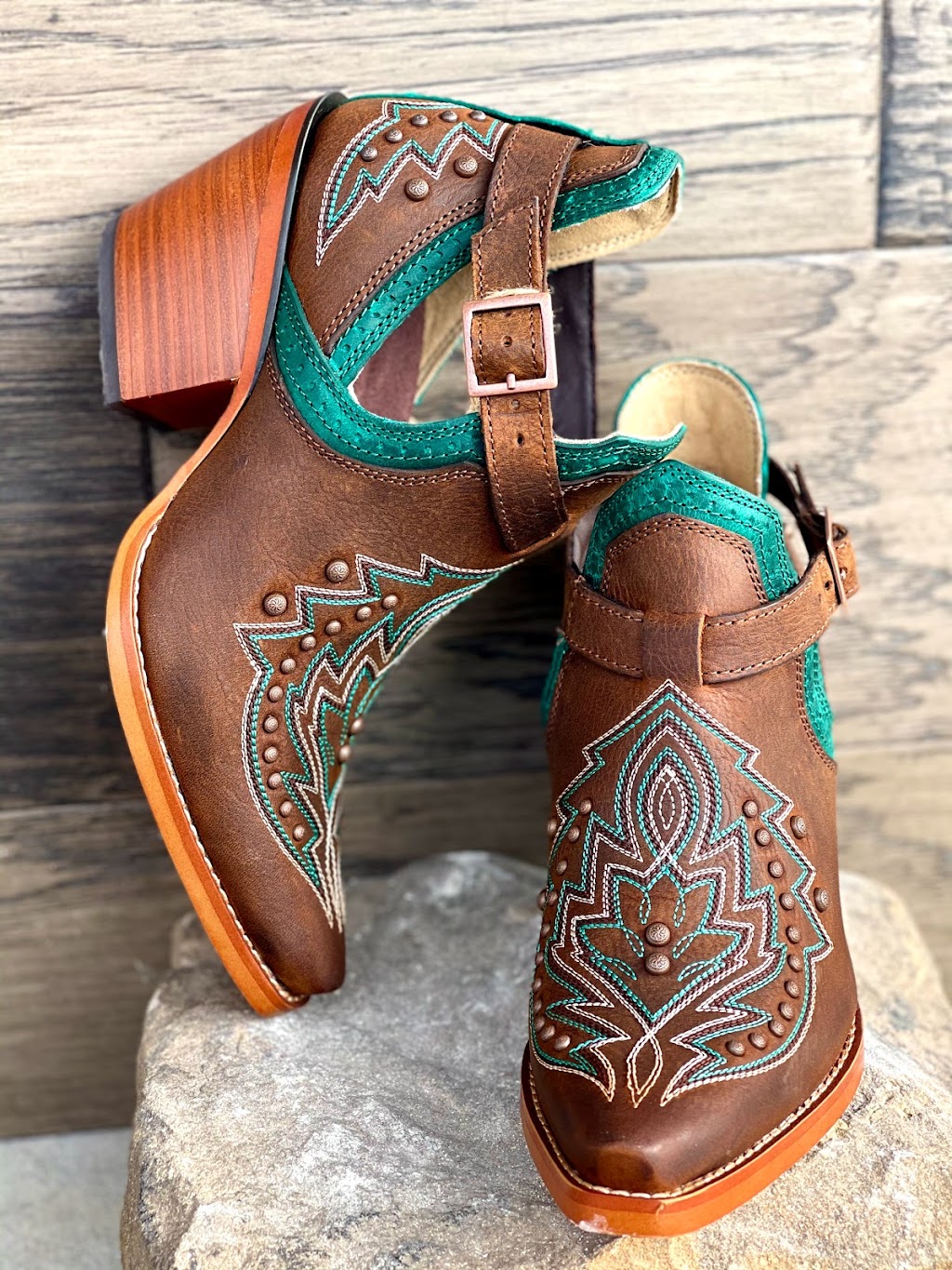 La Herradura Western Wear | 737- B, Montopolis Dr, Austin, TX 78741, USA | Phone: (512) 906-1258