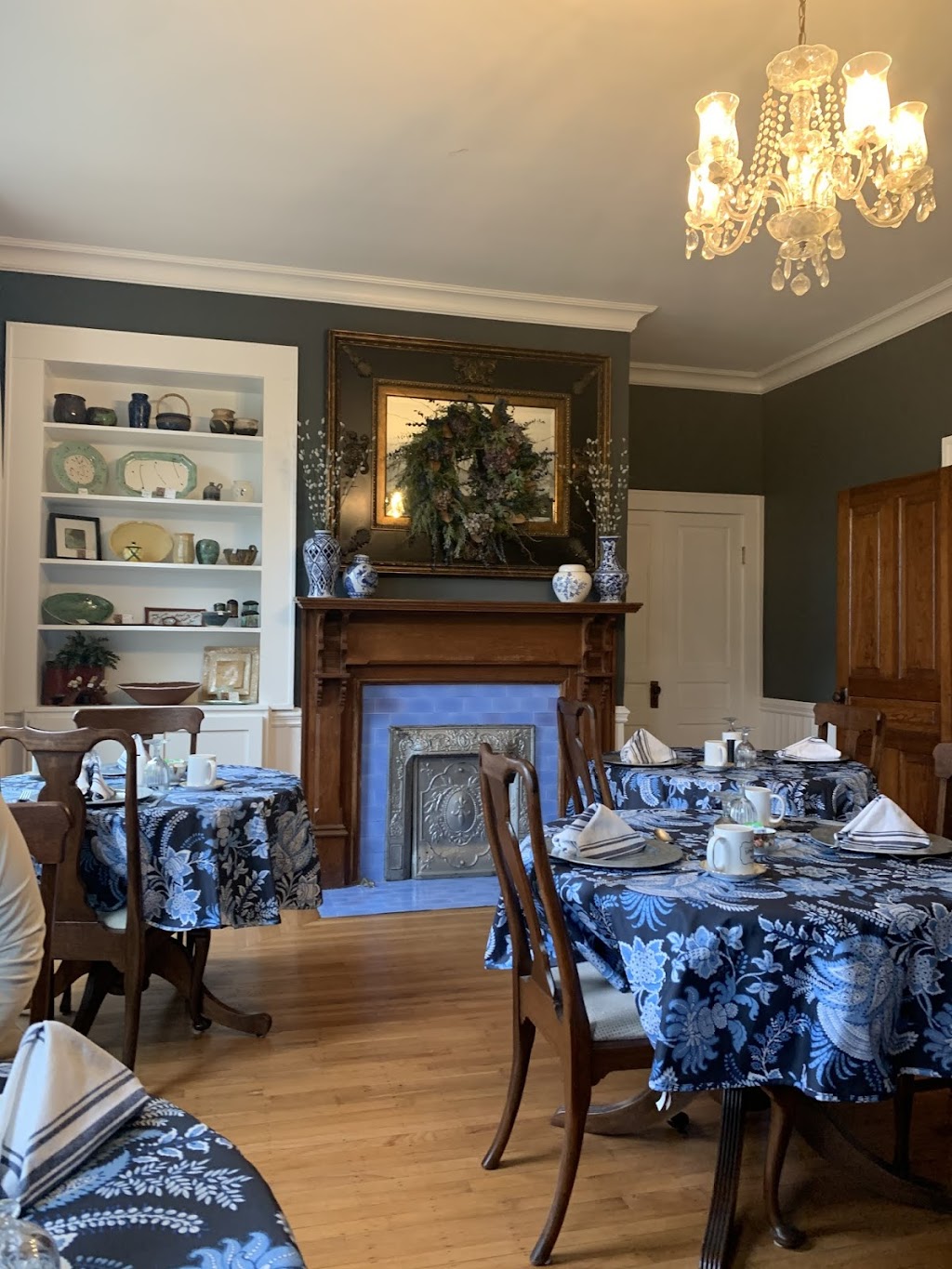 The Vermeer Bed & Breakfast | 137 Taylor St, Mt Airy, NC 27030, USA | Phone: (336) 558-5146