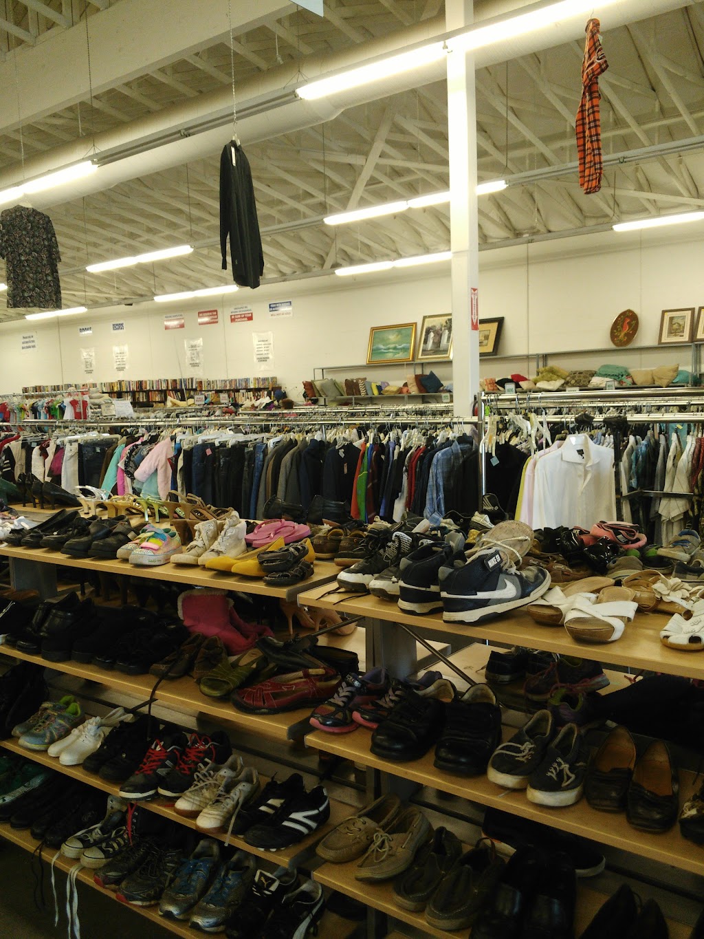 Thrift Center | Parkwood Village Shopping Center, 12889 CA-145 # 1, Madera, CA 93637, USA | Phone: (559) 395-4550