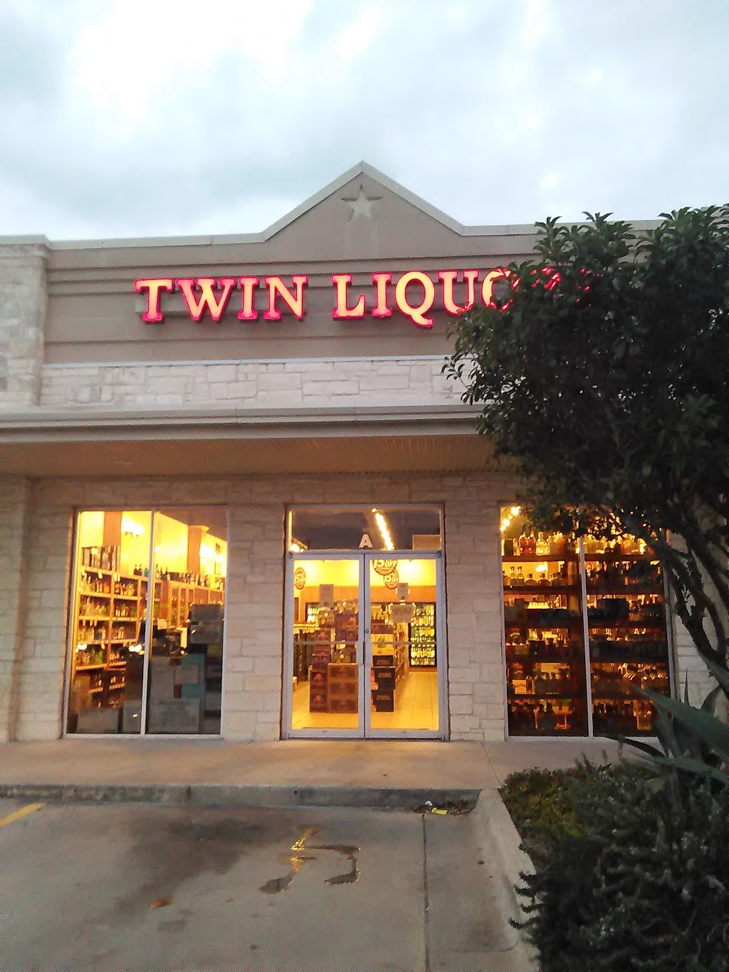 Twin Liquors | 1711 S Colorado St, Lockhart, TX 78644, USA | Phone: (512) 398-2119