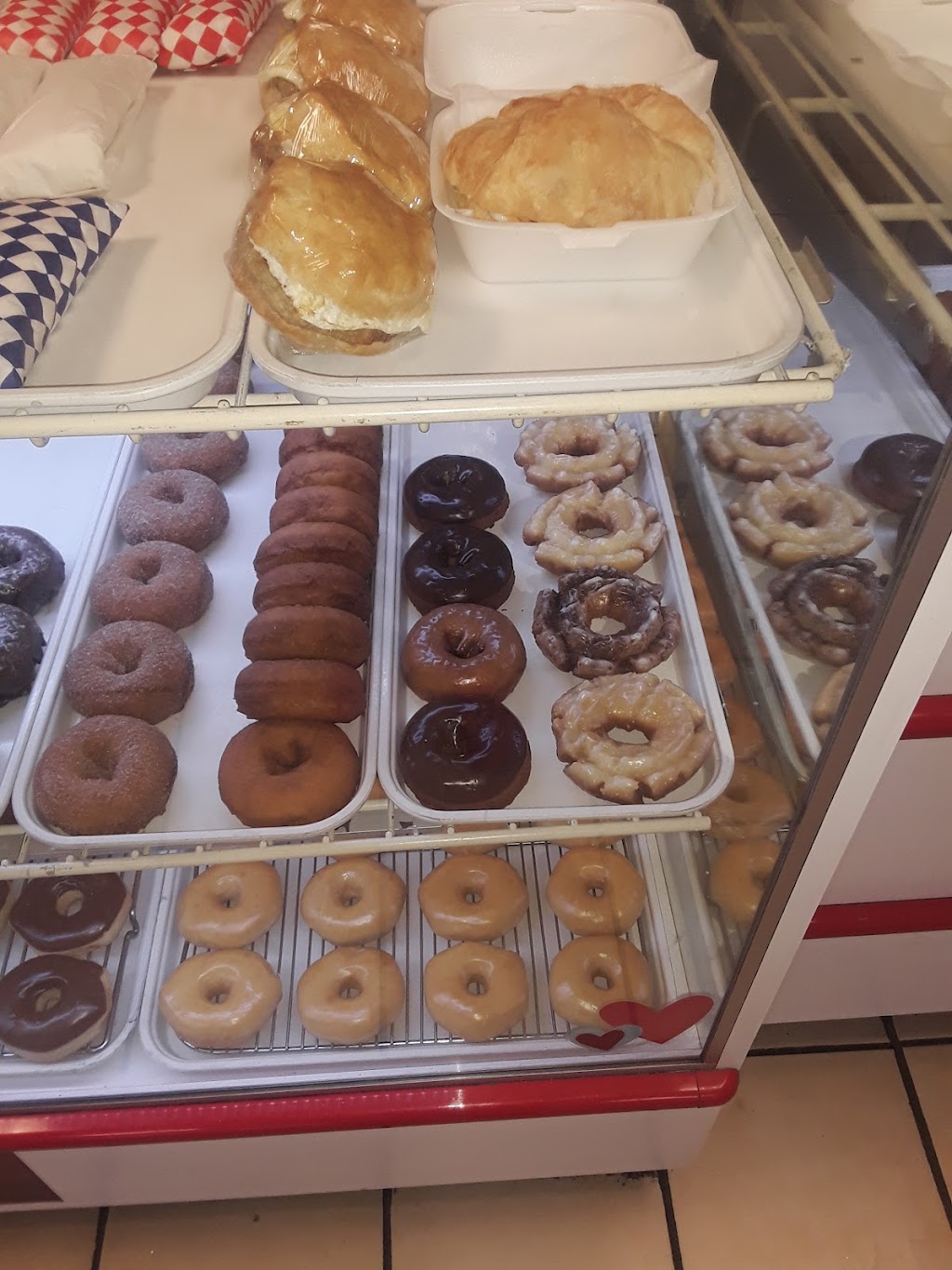 Donut Palace | 8989 Forest Ln, Dallas, TX 75243, USA | Phone: (972) 680-1117