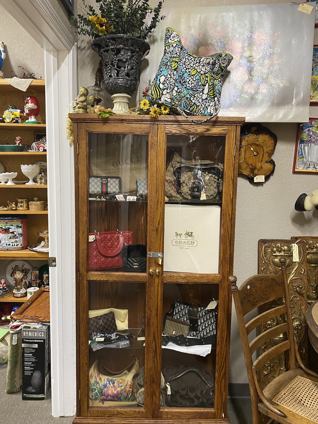 Sandies Antiques and Collectibles | 605 N Broadway St, Joshua, TX 76058, USA | Phone: (817) 586-8252