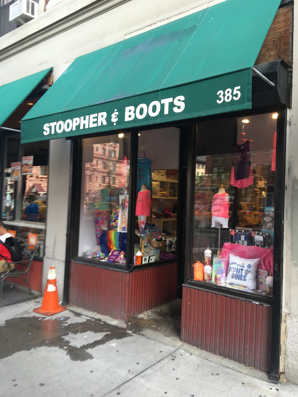 Stoopher & Boots | 385 Amsterdam Ave, New York, NY 10024, USA | Phone: (212) 877-2128