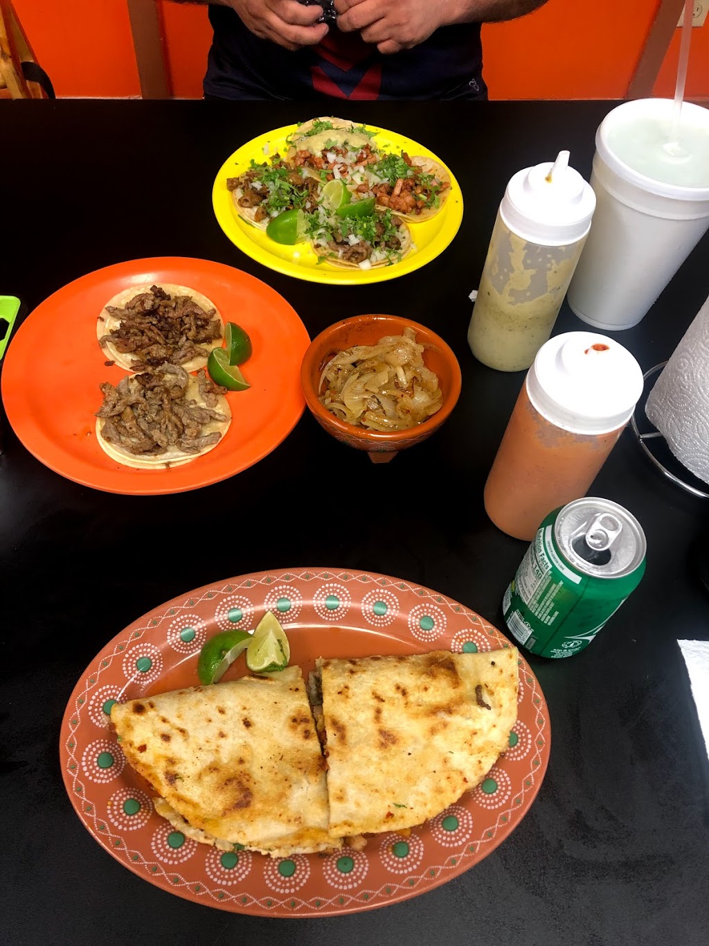 Tacos Chilo estilo Chilango | 1109 S Walton Walker Blvd, Dallas, TX 75211, USA | Phone: (972) 685-6505