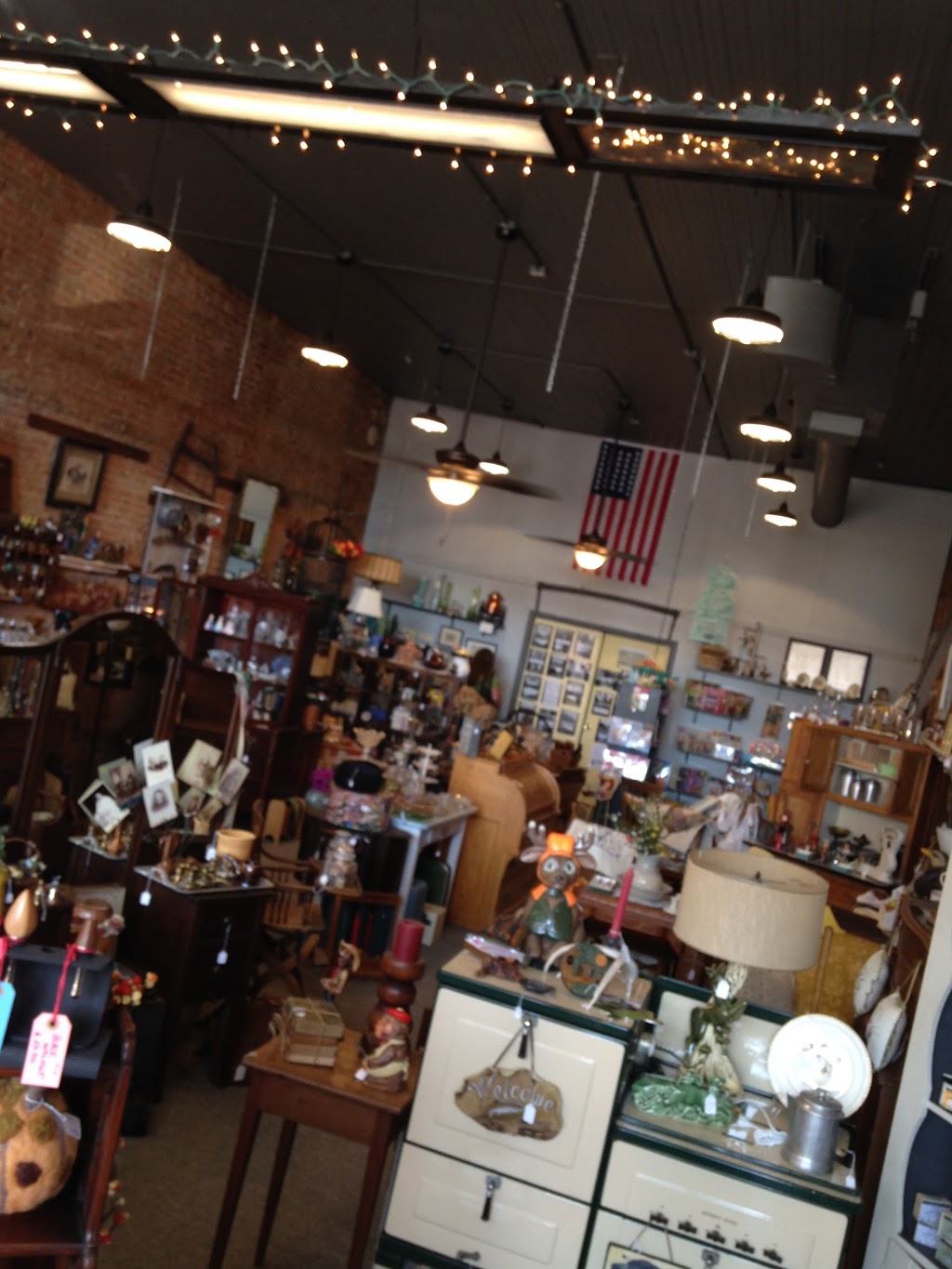 River Raisin Antiques & Mercantile | 138 E Main St, Manchester, MI 48158, USA | Phone: (734) 649-2993