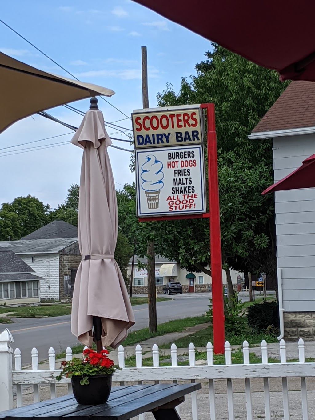 Scooters Dairy Bar | 425 Fremont Rd, Port Clinton, OH 43452, USA | Phone: (419) 732-7722