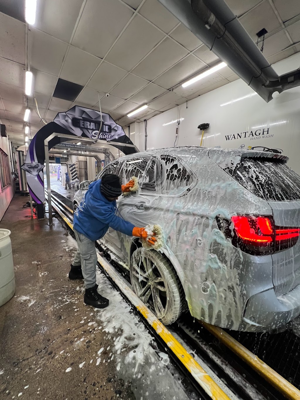 Wantagh Hand Car Wash | 3434 Sunrise Hwy, Wantagh, NY 11793, USA | Phone: (516) 785-4129