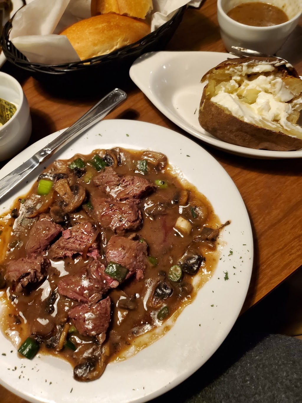 Amber Oaks Restaurant | 4798 E Lake Rd, Sheffield Lake, OH 44054, USA | Phone: (440) 240-8527