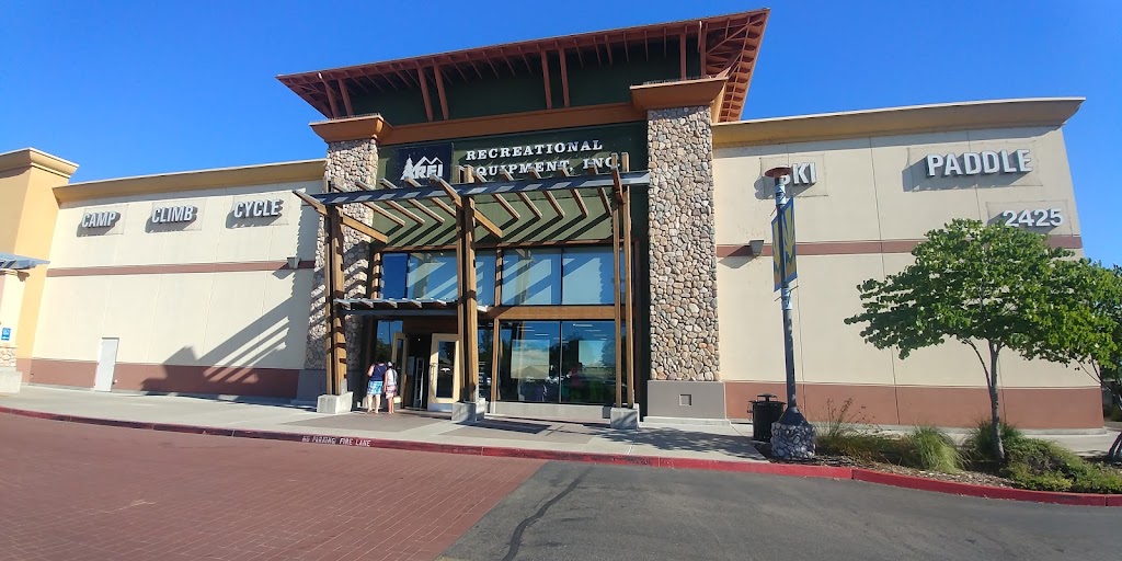 REI | 2425 Iron Point Rd, Folsom, CA 95630, USA | Phone: (916) 817-8944