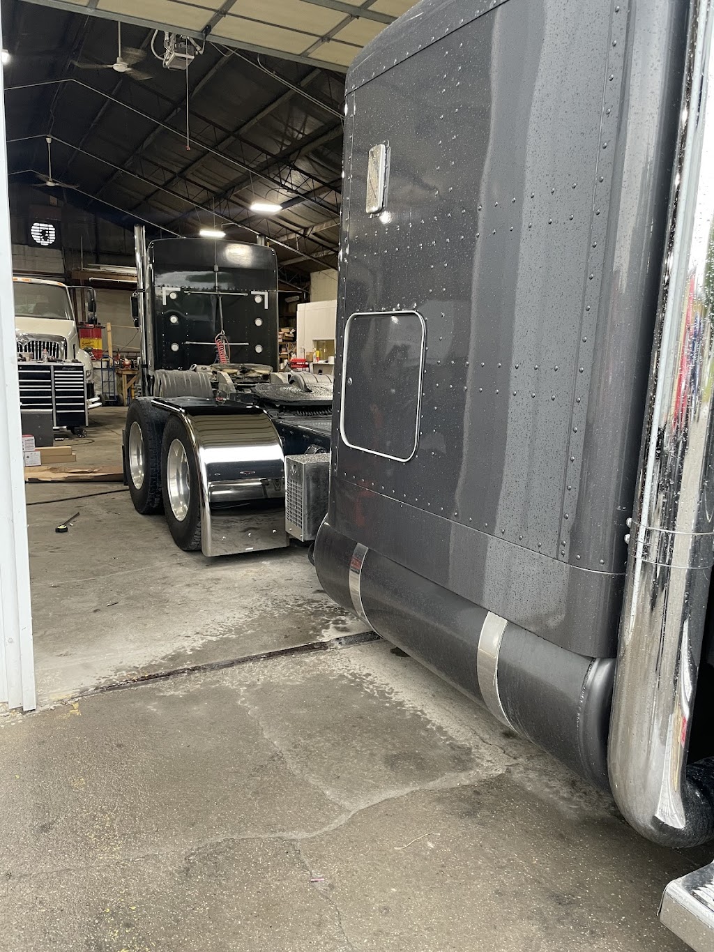 Glenwood Truck and Trailer | 207 S Chestnut St, Glenwood, IA 51534, USA | Phone: (712) 527-4861