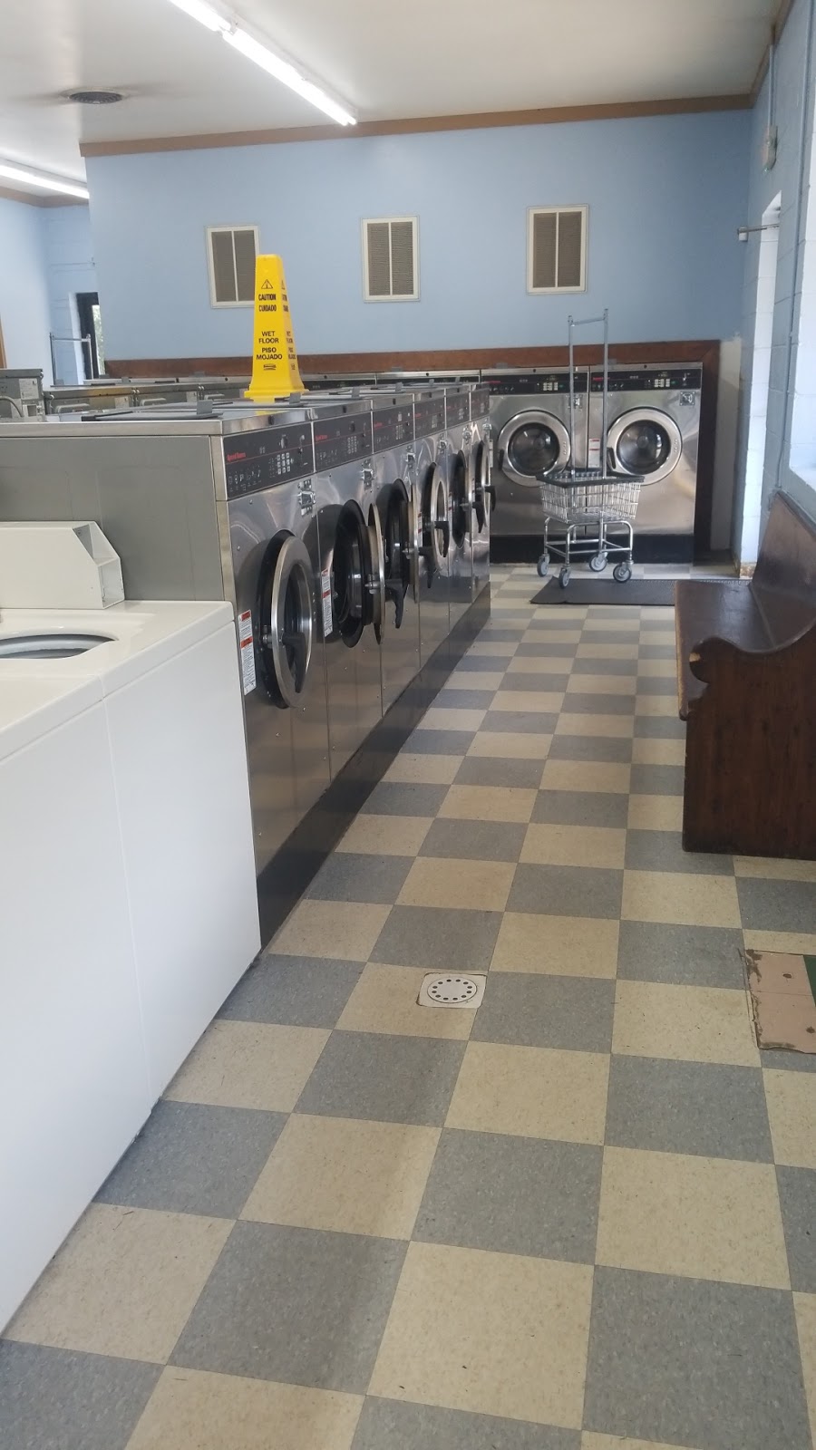 Hometown Coin Laundry | 24413 Rogers Clark Blvd, Ruther Glen, VA 22546, United States | Phone: (804) 964-0808