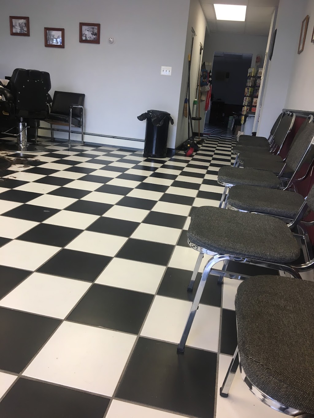 Good Looks Barber Shop | 316 Broad St, Florence, NJ 08518, USA | Phone: (609) 499-2282