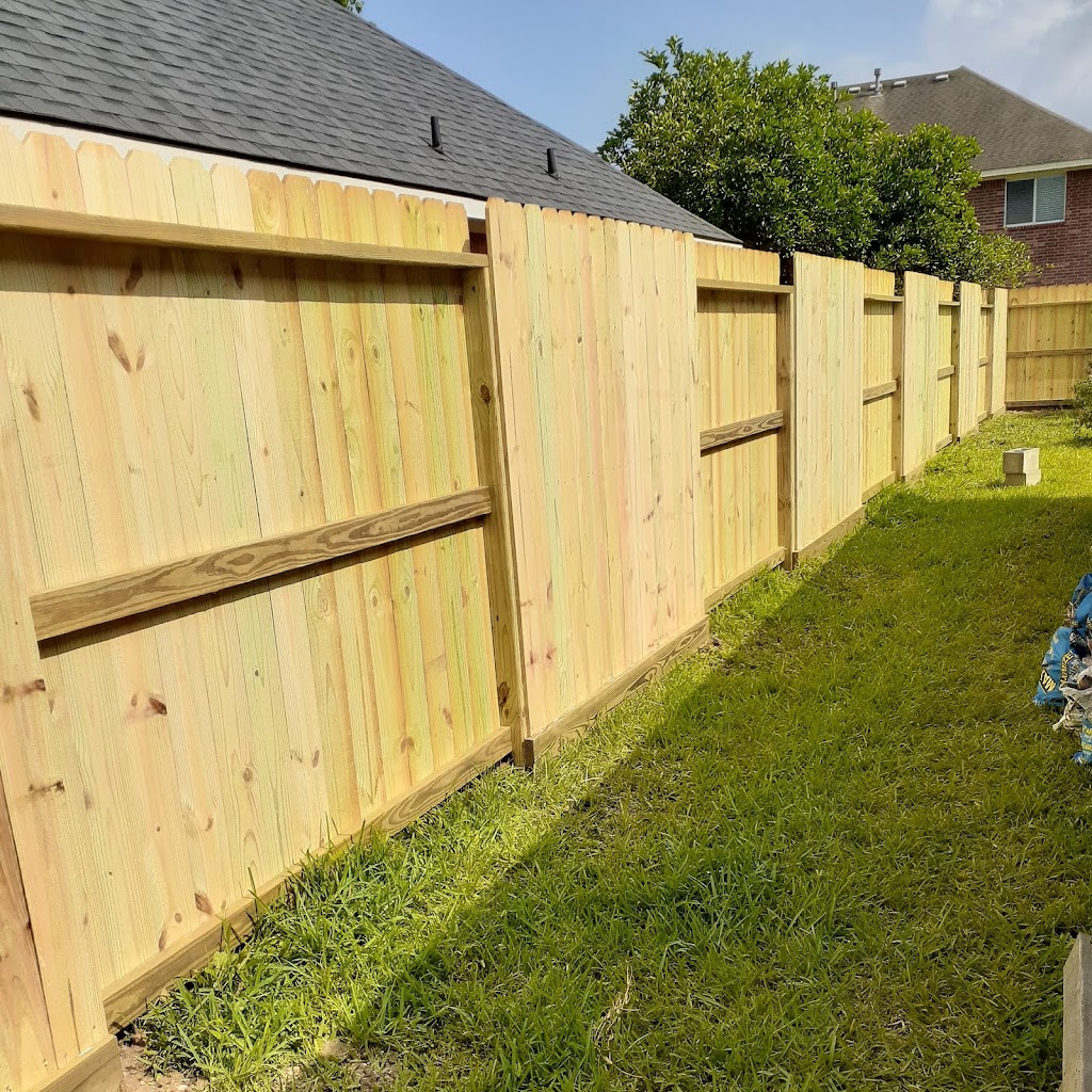 Wood Fences L.B | 4905 26th St E, Dickinson, TX 77539, USA | Phone: (713) 657-0612