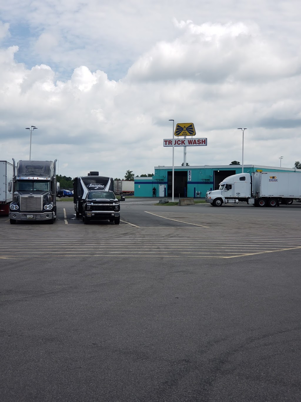 Blue Beacon Truck Wash of Kenly, NC | 923 Johnston Parkway Exit 105, Kenly, NC 27542 | Phone: (919) 284-6670