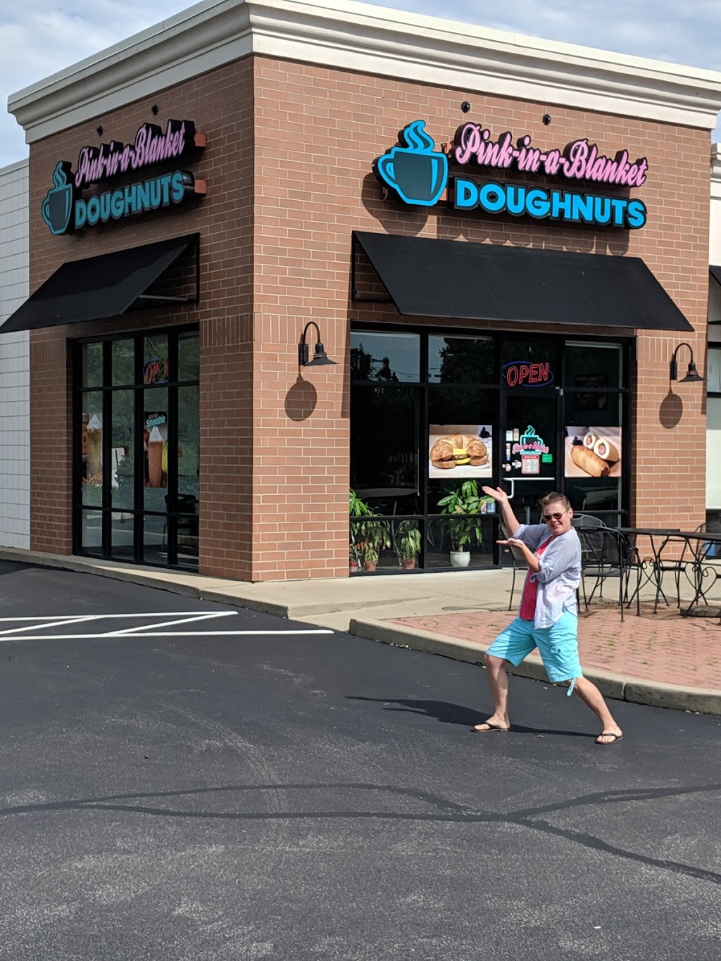 Pink in a Blanket Doughnuts | 7220 Burlington Pike, Florence, KY 41042, USA | Phone: (859) 869-4973