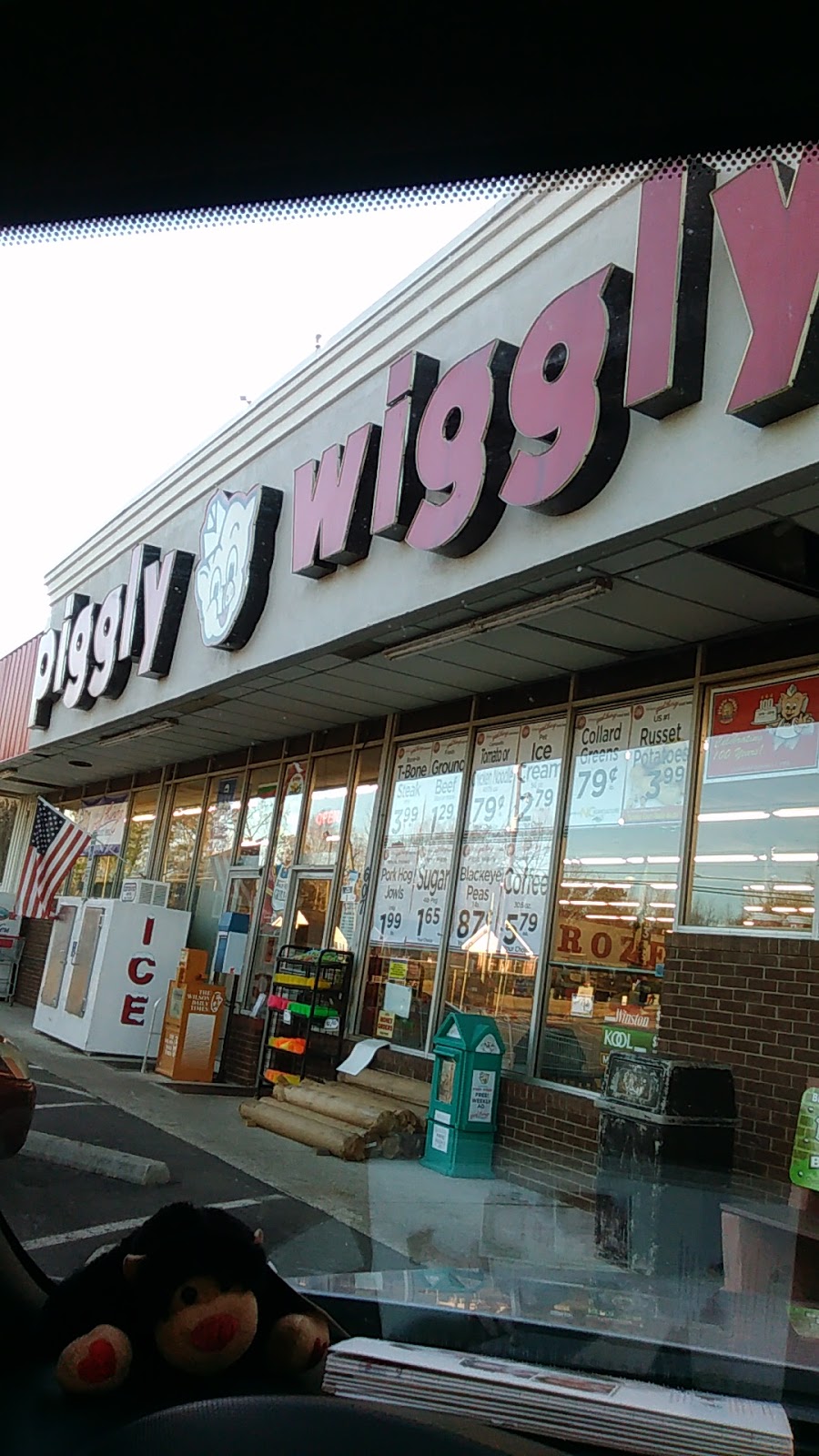 Piggly Wiggly | 607 W 2nd St, Kenly, NC 27542, USA | Phone: (919) 284-4111