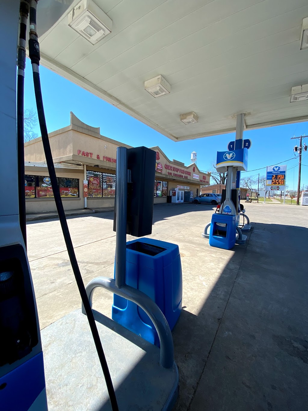 Valero | 205 E Hwy 82, Savoy, TX 75479, USA | Phone: (210) 345-2000