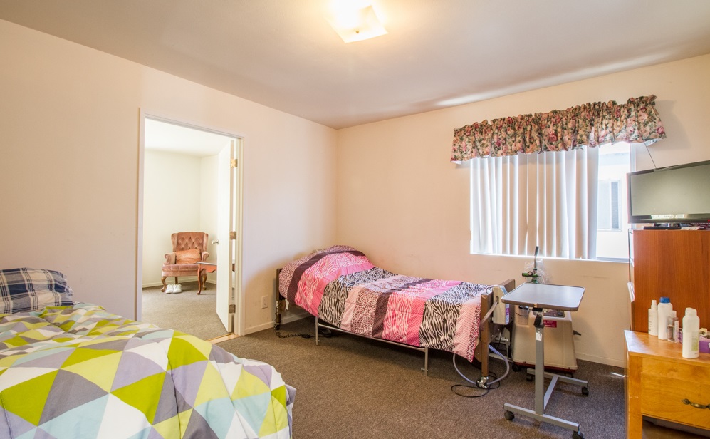 Bentley Manor by SCH | 3425 McLaughlin Ave, Los Angeles, CA 90066, USA | Phone: (213) 478-0800