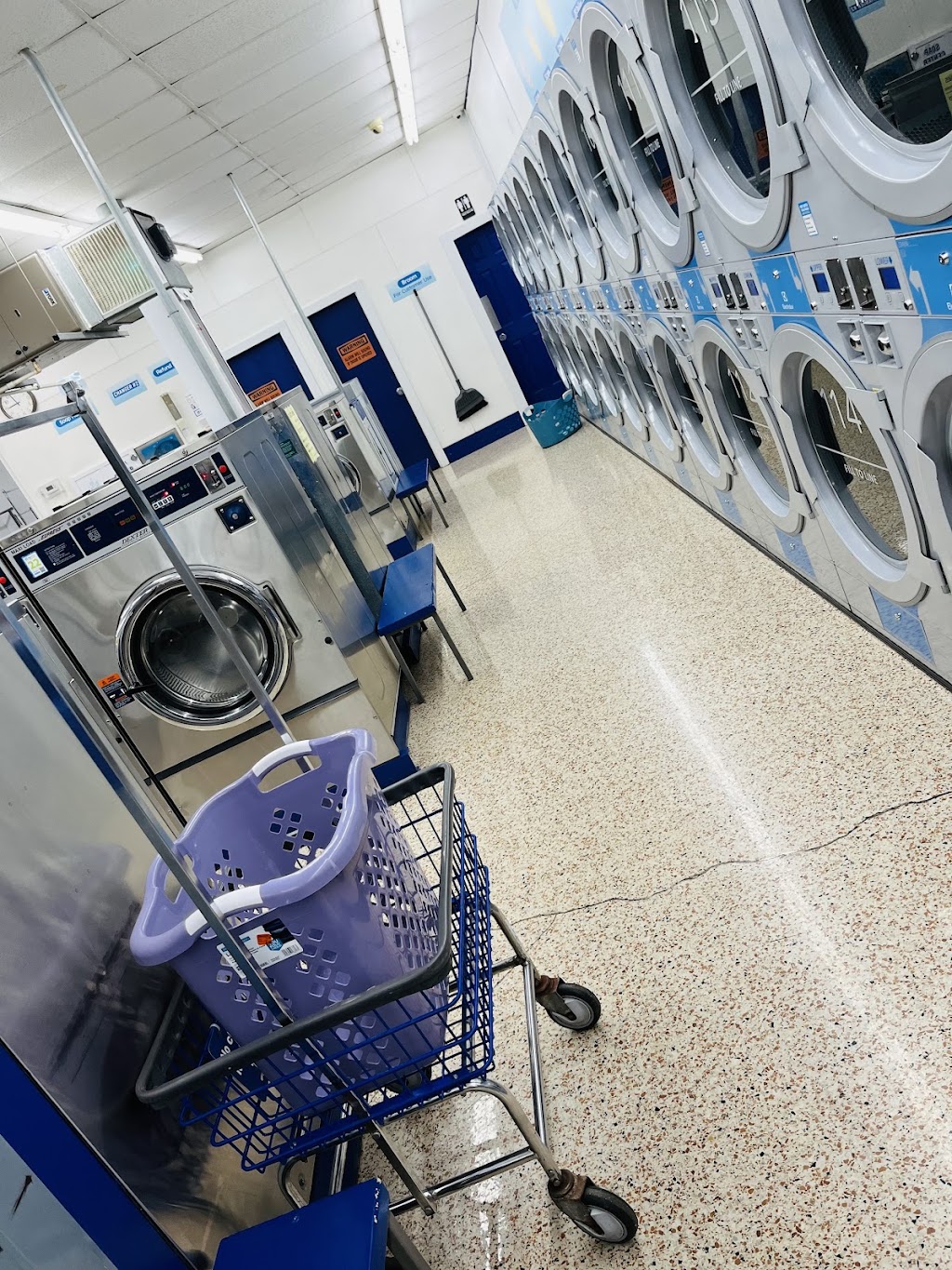 Dixie Quick Wash Laundromat | 5210 N Dixie Dr, Dayton, OH 45414, USA | Phone: (937) 226-9959