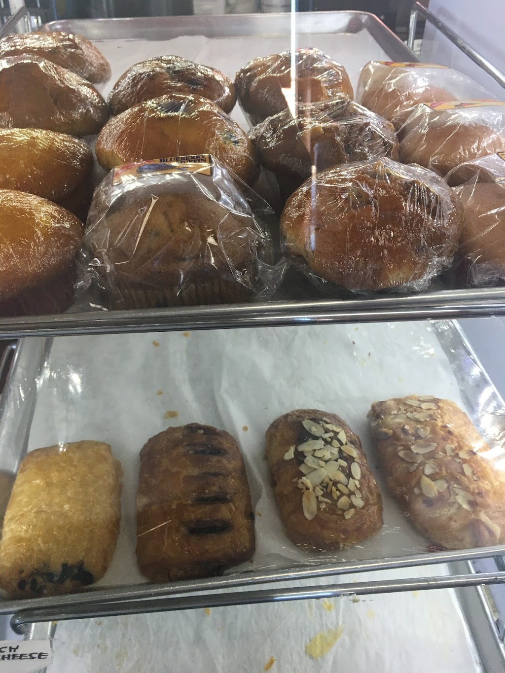 Donuts & More | 12501 Victory Blvd, North Hollywood, CA 91606, USA | Phone: (818) 762-9206