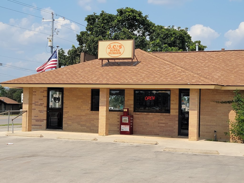 JCs Super Burger | 1804 Standish St, Floresville, TX 78114, USA | Phone: (830) 393-7949