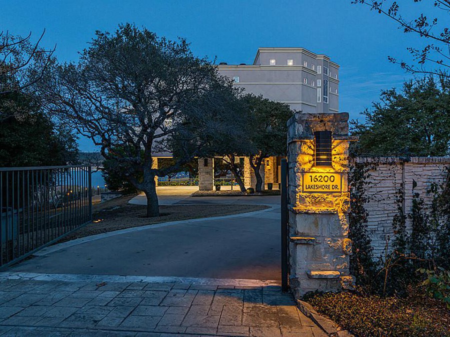 Lake Travis House | 16200 Lakeshore Dr, Austin, TX 78734, USA | Phone: (512) 476-2628