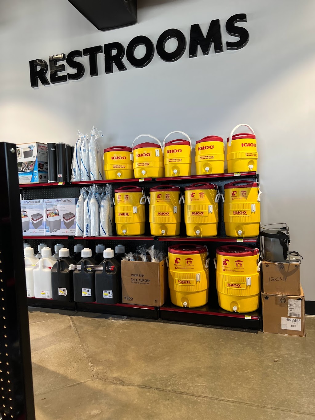 N S Mini Mart | 951 W Teapot Dome Ave, Porterville, CA 93257, USA | Phone: (559) 781-1059