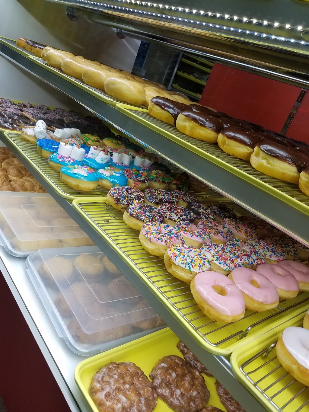 Acton Donuts | 3101 Fall Creek Hwy, Granbury, TX 76049, USA | Phone: (817) 326-8394