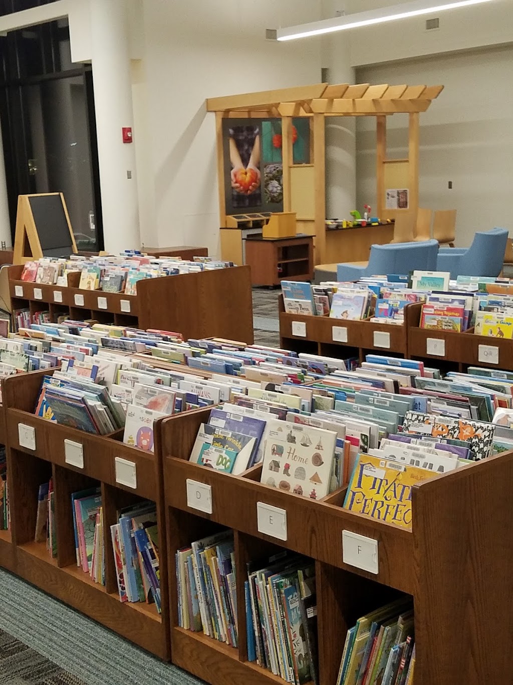 Ridgedale Library | 12601 Ridgedale Dr, Minnetonka, MN 55305, USA | Phone: (612) 543-8800