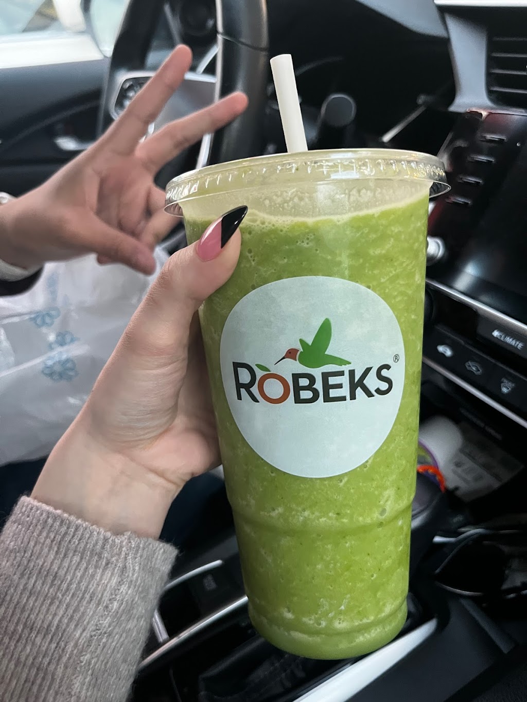 Robeks Fresh Juices & Smoothies | 109 Federal Rd, Danbury, CT 06811, USA | Phone: (203) 300-5506