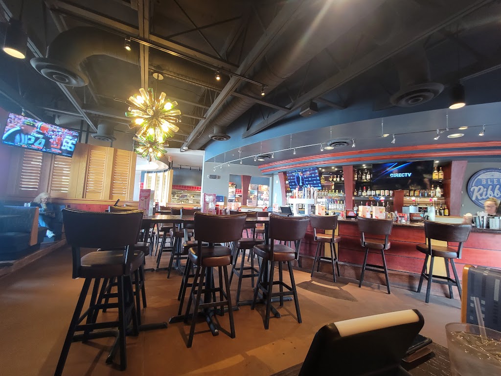 Red Robin Gourmet Burgers and Brews | 9810 Riverside Pkwy, Tulsa, OK 74137, USA | Phone: (918) 296-0072