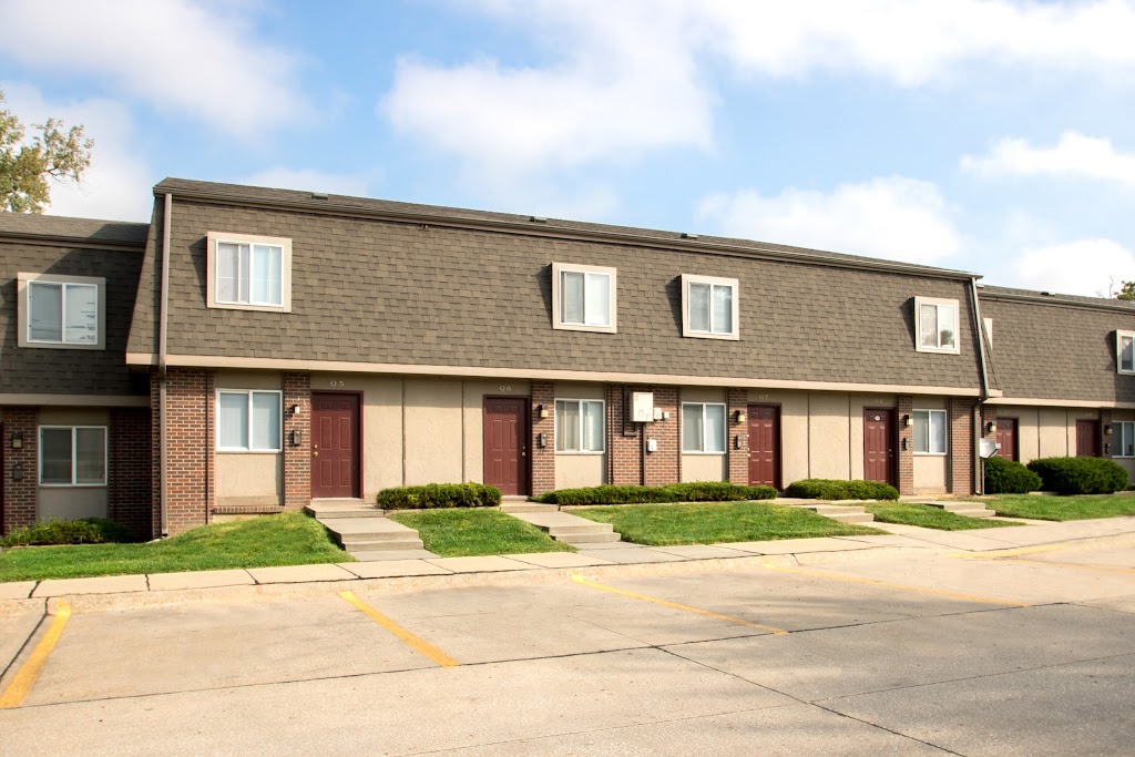 Featherstone Apartments | 901 N 35th St, Council Bluffs, IA 51501, USA | Phone: (712) 323-7555