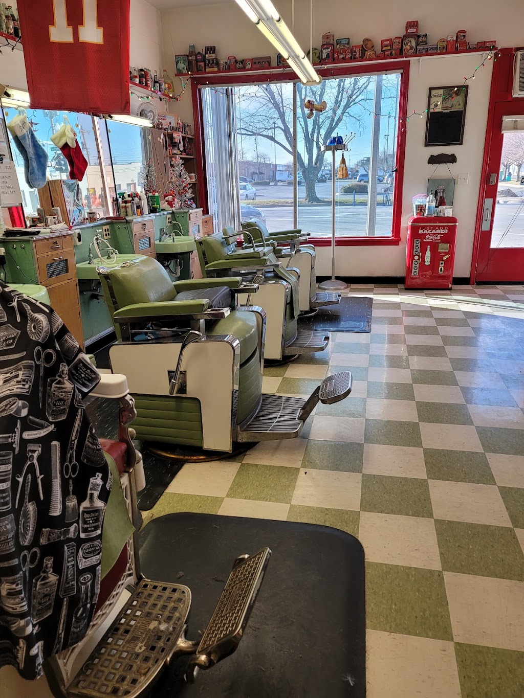 Julies Swift Avenue Barber | 1731 Swift St, North Kansas City, MO 64116 | Phone: (816) 472-1336