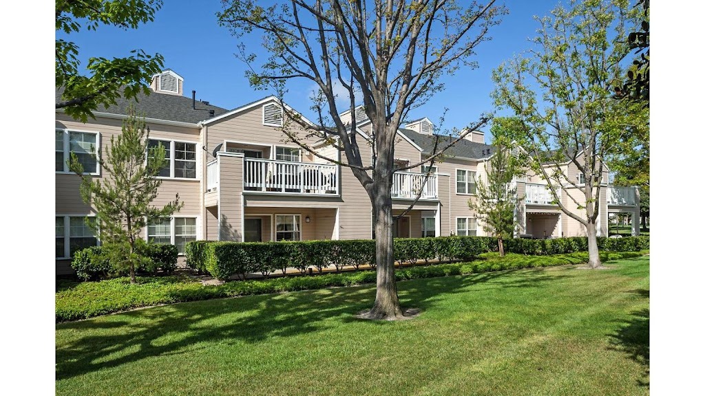 Channel Point Apartments | 5926 Bixby Village Dr, Long Beach, CA 90803, USA | Phone: (562) 222-8024