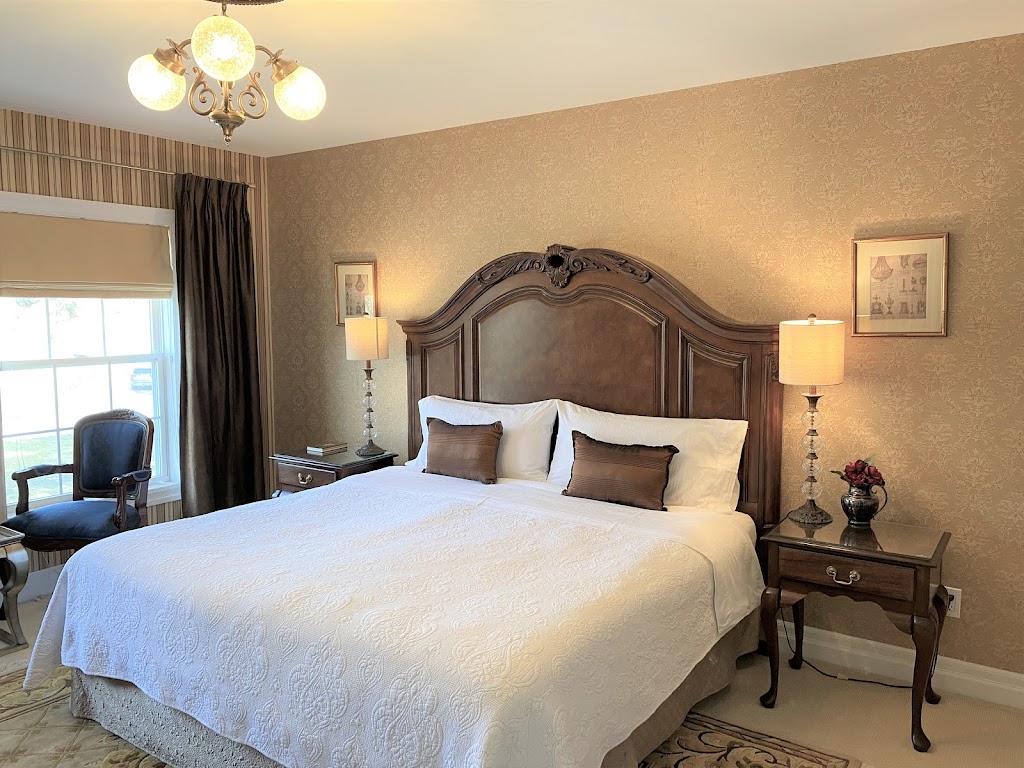 Darlington House Bed and Breakfast | 100 John St E, Niagara-on-the-Lake, ON L0S 1J0, Canada | Phone: (905) 468-3646
