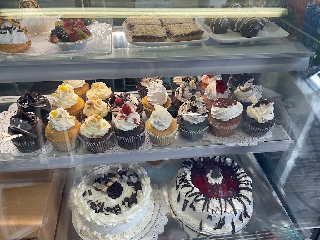 The Original Heavenly Cakes | 116 Charlotte St, Johnstown, CO 80534, USA | Phone: (970) 660-8970