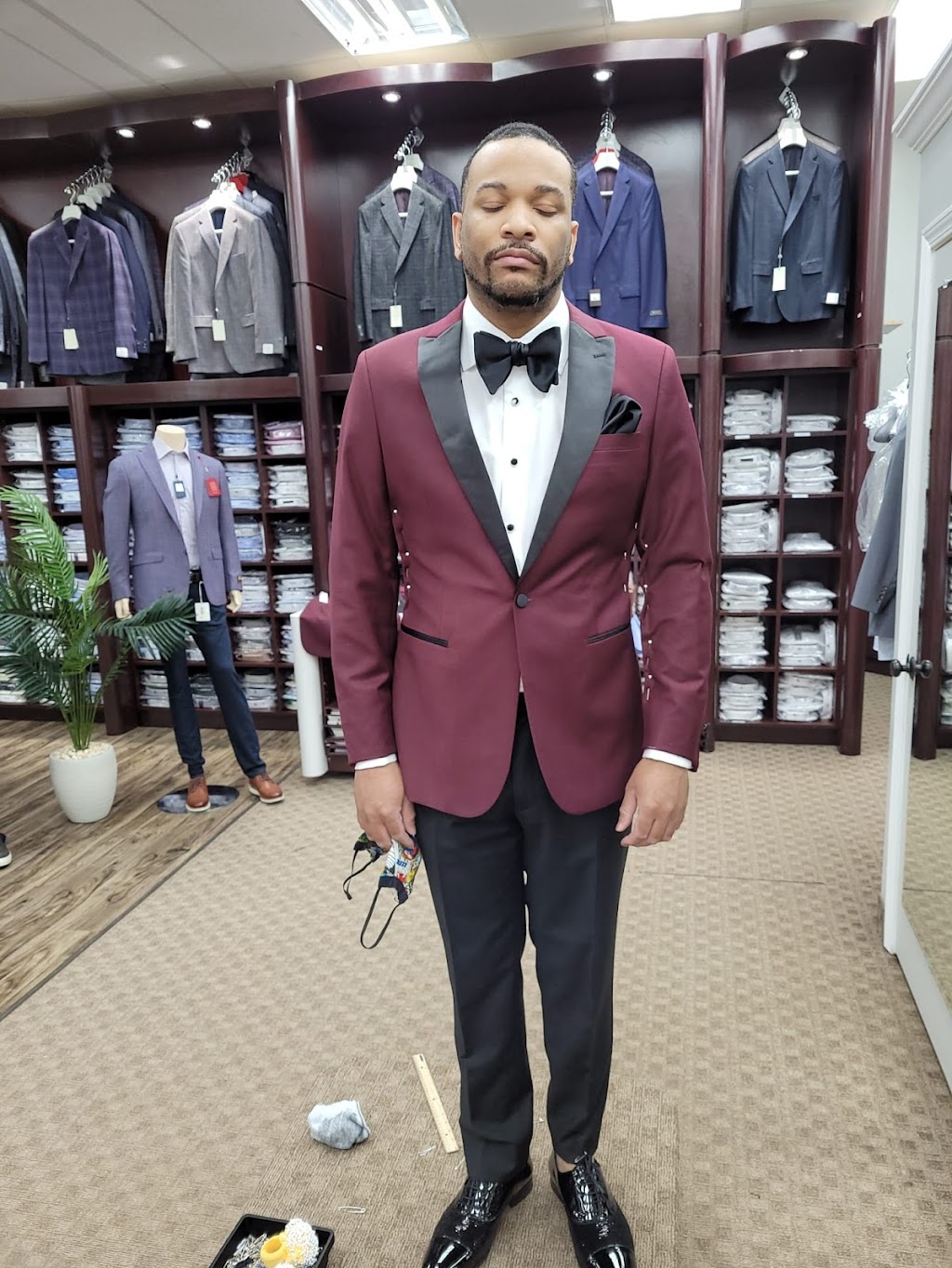 Sam Michaels Menswear Tailoring & Tuxedos | 29437 W 12 Mile Rd, Farmington Hills, MI 48334, USA | Phone: (248) 477-4615