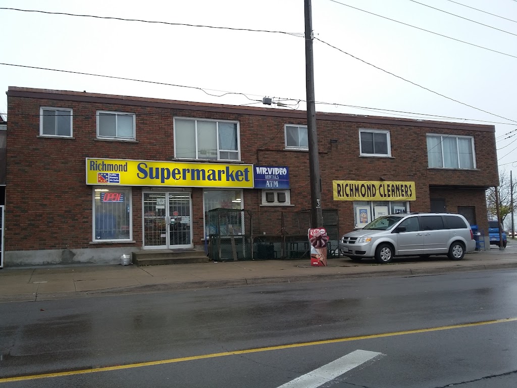 Richmond Supermarket | 31 Richmond St, Thorold, ON L2V 3G5, Canada | Phone: (905) 227-2334