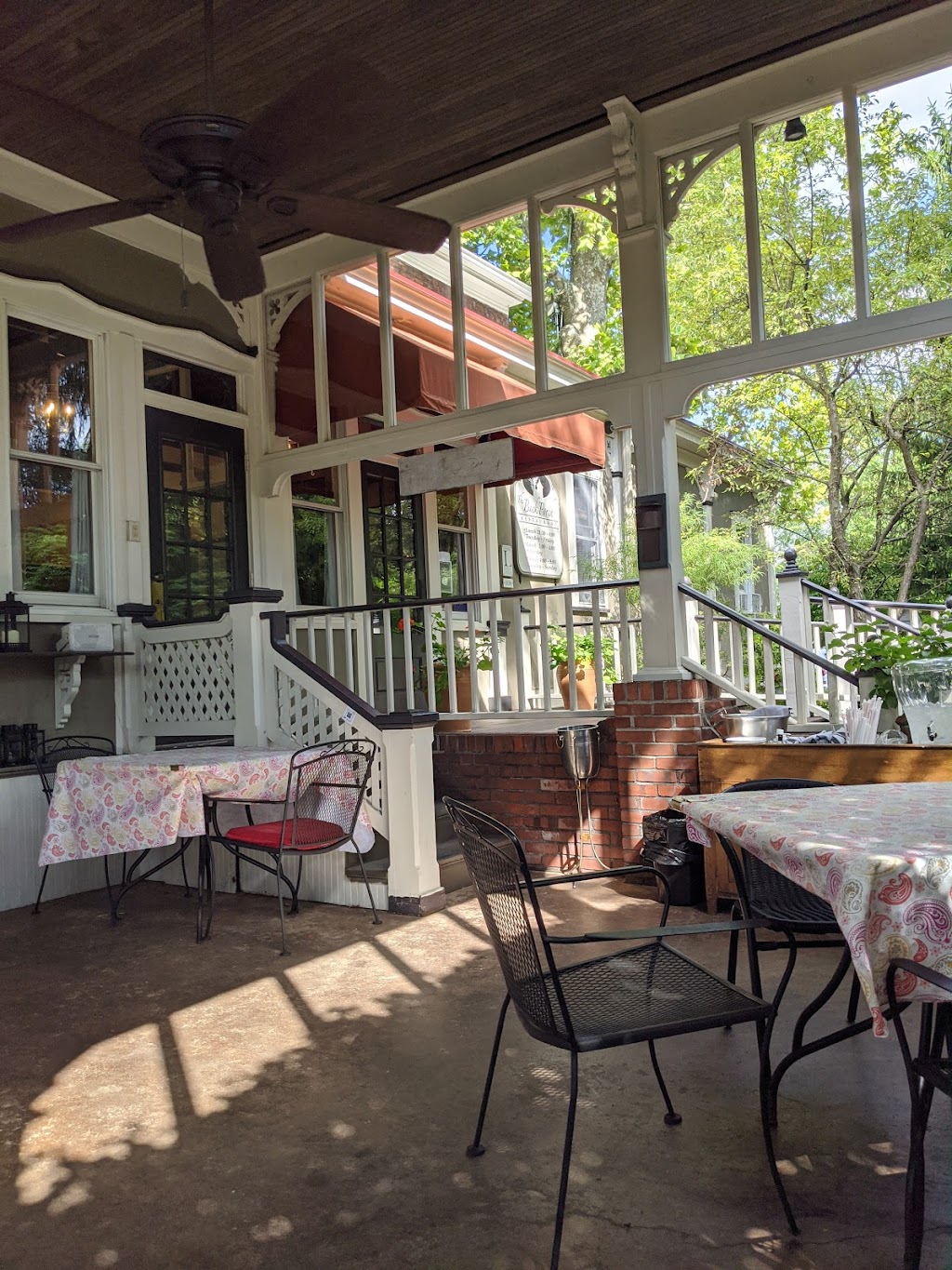 The Back Porch Restaurant | 114 Speers Ave, Belle Vernon, PA 15012, USA | Phone: (724) 483-4500