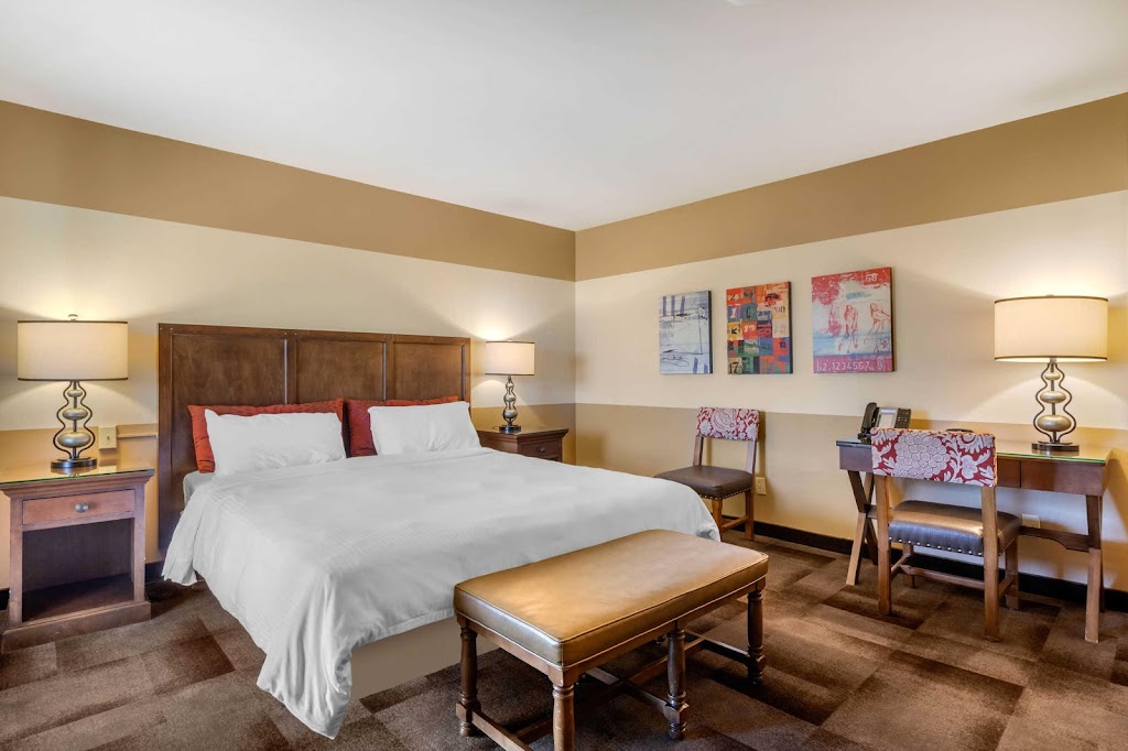 Carlton Oaks Lodge, Ascend Hotel Collection | 9200 Inwood Dr, Santee, CA 92071, USA | Phone: (619) 448-4242