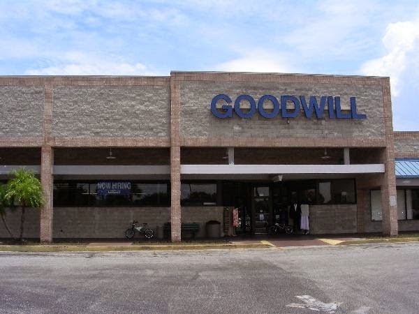 Goodwill Ruskin Sun Point Store | 3050 E College Ave, Ruskin, FL 33570 | Phone: (813) 645-3615