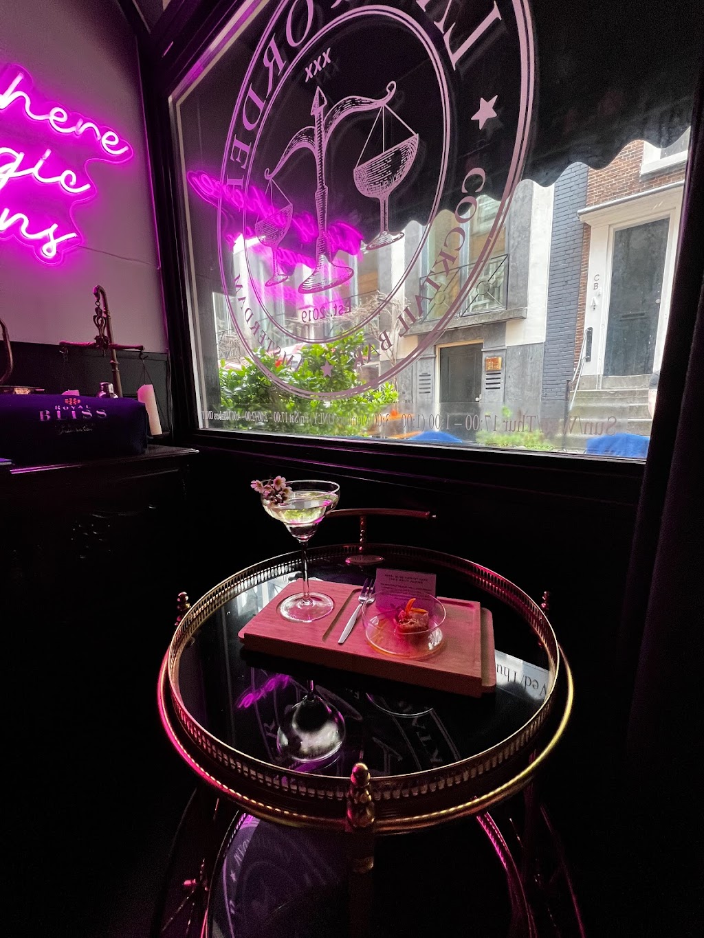 Law & Order Cocktail Bar | Voetboogstraat 4, 1012 XL Amsterdam, Netherlands | Phone: 020 362 6697