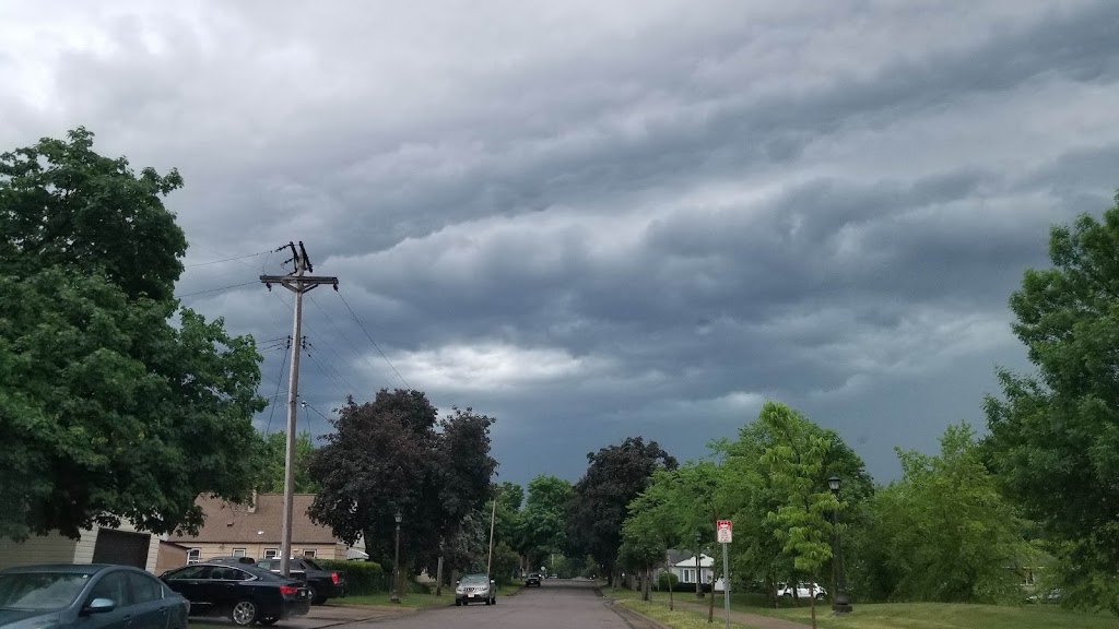 Hillcrest Knoll Park | 1672 Hoyt Ave E, St Paul, MN 55106, USA | Phone: (651) 632-5111