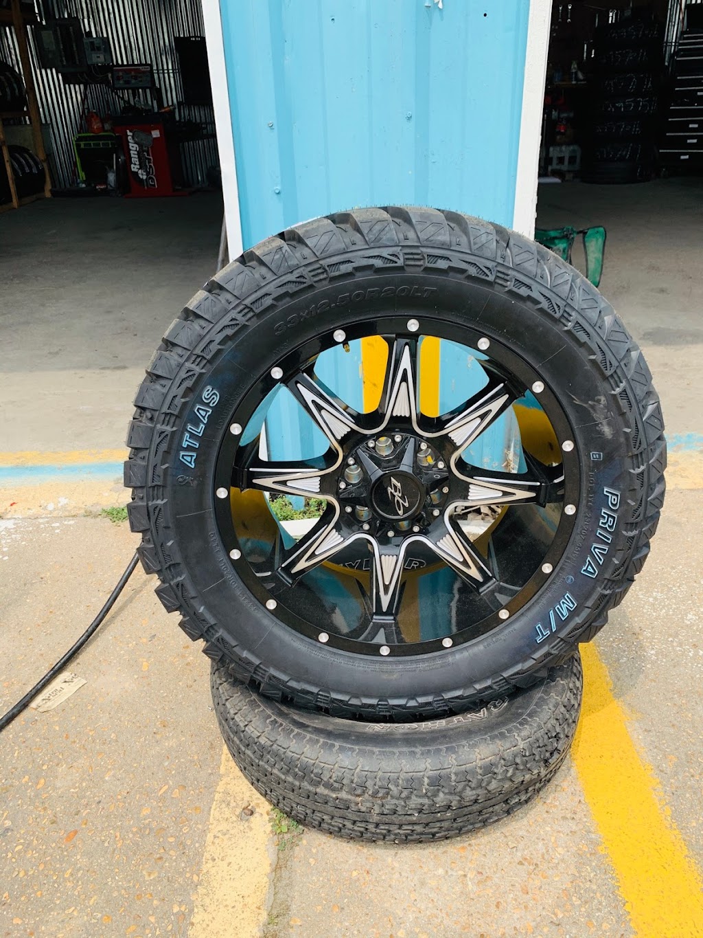 Bayou blue tires shop | 2002 Bayou Blue Rd, Houma, LA 70364, USA | Phone: (985) 746-5019