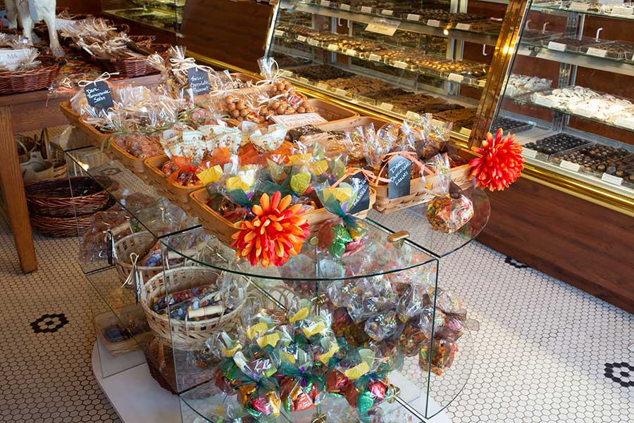 Vasilows Confectionery Inc | 741 Columbia St, Hudson, NY 12534, USA | Phone: (518) 828-2717