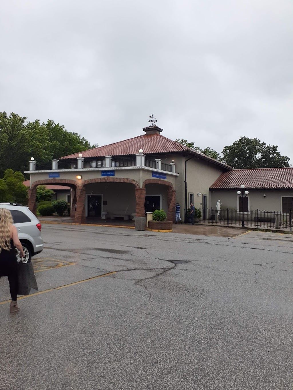 Fogolar Furlan Windsor | 1800 N Service Rd, Windsor, ON N8W 1Y3, Canada | Phone: (519) 966-2230