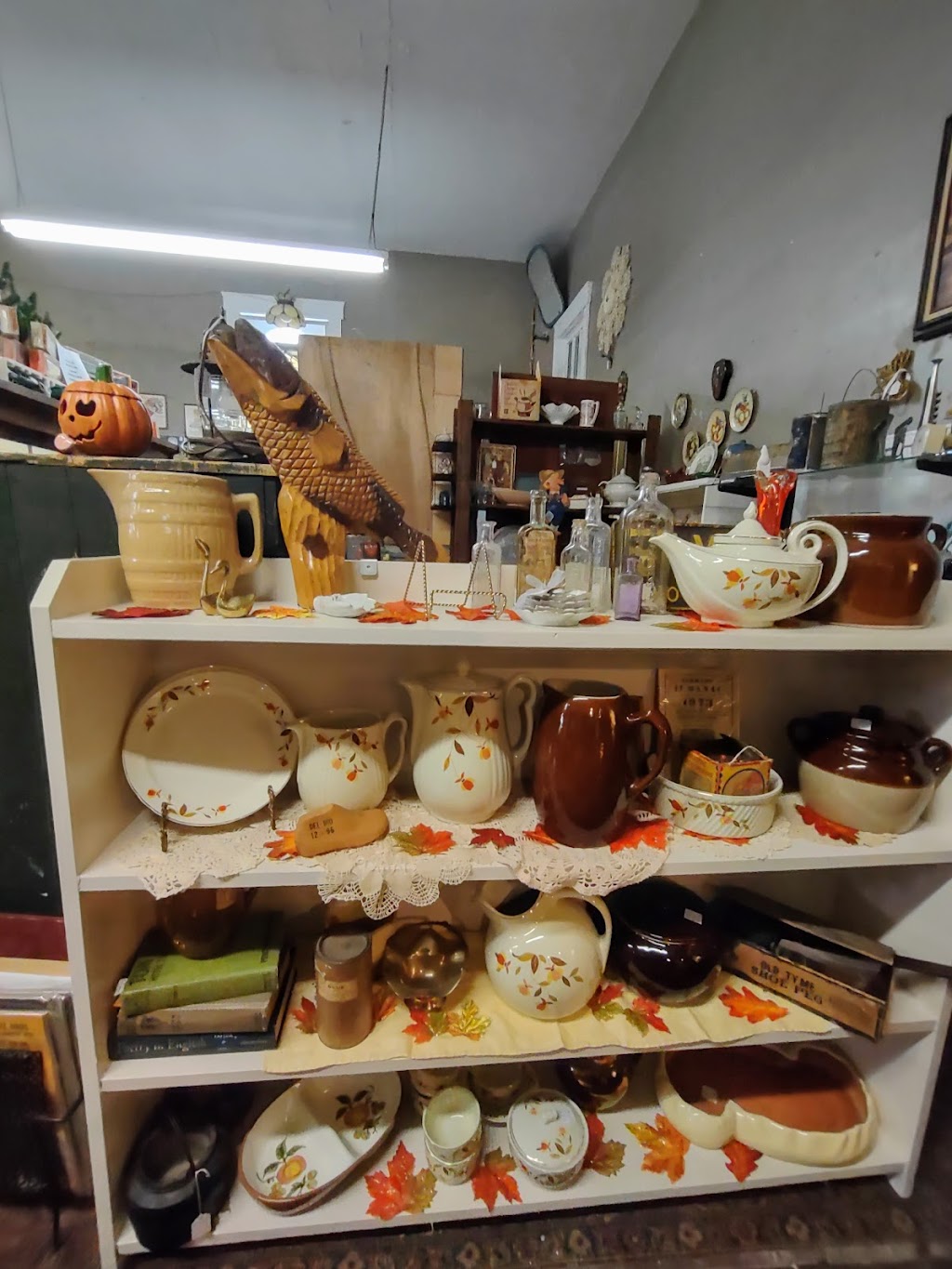 New Paris Antique Mall | 102 E Main St, New Paris, OH 45347, USA | Phone: (937) 437-0048